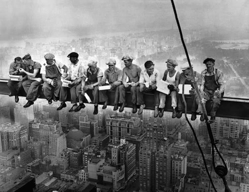 Charles Ebbets - Lunch atop a skyscraper Charles Clyde Ebbets - Lunch atop a Skyscraper, 29 settembre 1932